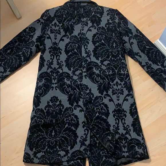 Beautiful chenille medallion coat - Picture 5 of 5